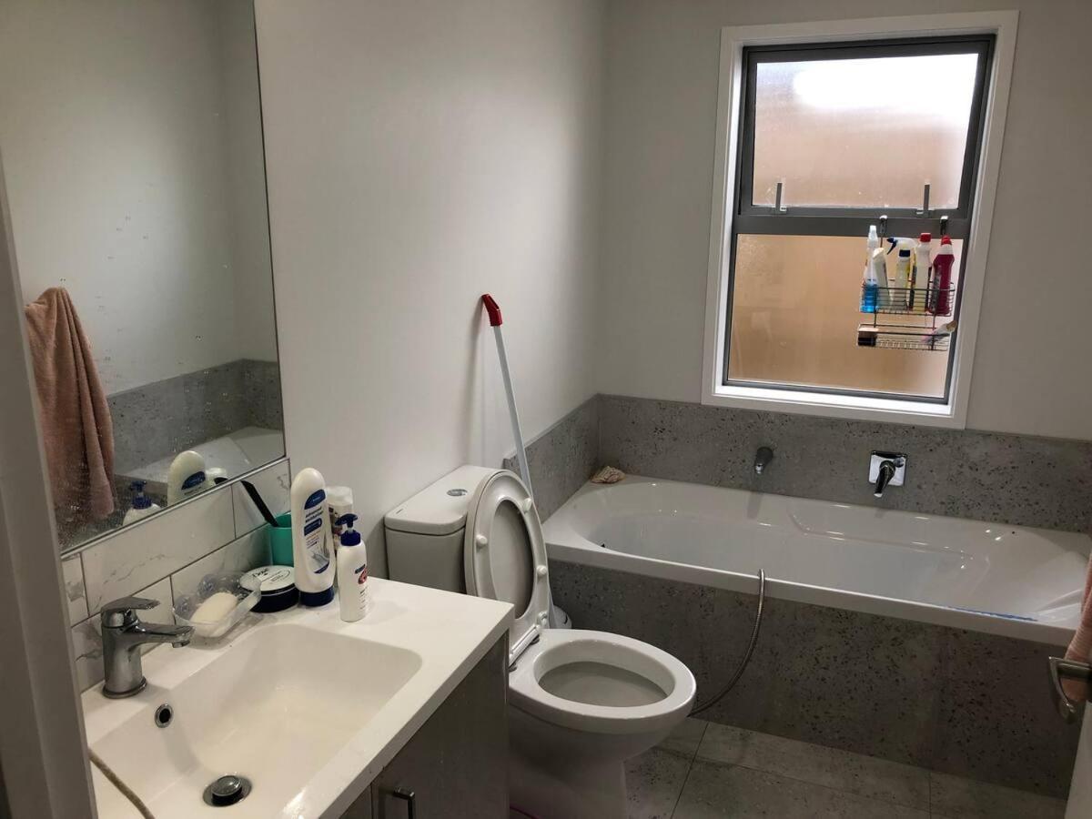 Stand Alone Family House - Pukekohe Apartman Helvetia Kültér fotó